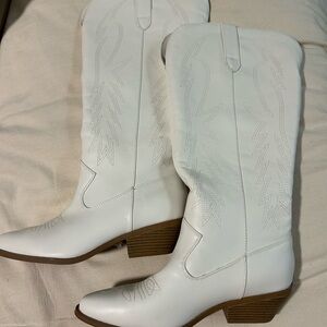 Brand New White Western Cowboy Boots, Brand New, SODA Brand